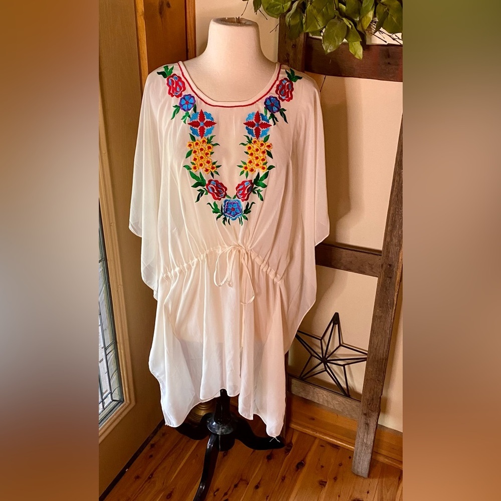Sheer Embroidered Swimsuit Cover-up OSFM Beach NWT - Picture 1 of 8